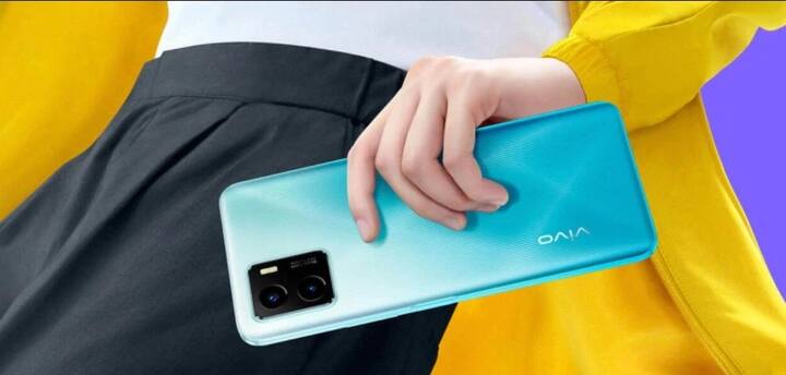 Vivo Y15s ની સ્પેશિફિકેશન્સ -  ડ્યૂલ નેનો સિમ પર ચાલનારા Vivo Y15s Android 11 (Go edition) બેઝ્ડ Funtouch OS 11.1ની સાથે આવે છે. આ સ્માર્ટફોનમાં 6.51- ઇંચની HD+ IPS સ્ક્રીન આપવામાં આવી છે. આમાં MediaTek Helio P35નુ ઓક્ટાકૉર પ્રૉસેસર 3GB રેમની સાથે આપવામાં આવી છે.