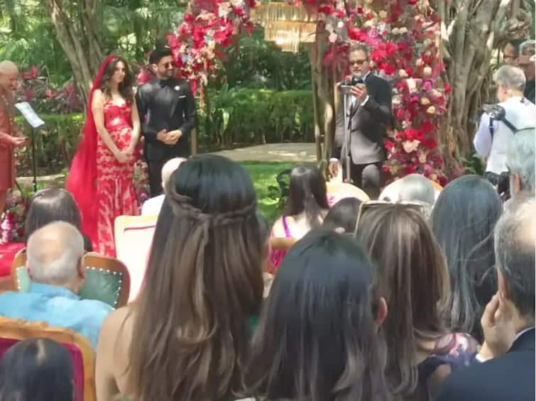 Farhan Akhtar and Shibani Dandekar Got Married See Photos Farhan Shibani Wedding Photo : शुभमंगल सावधान! फरहान-शिबानी अडकले लग्नाच्या बेडीत, 'या' खास पद्धतीने केलं लग्न