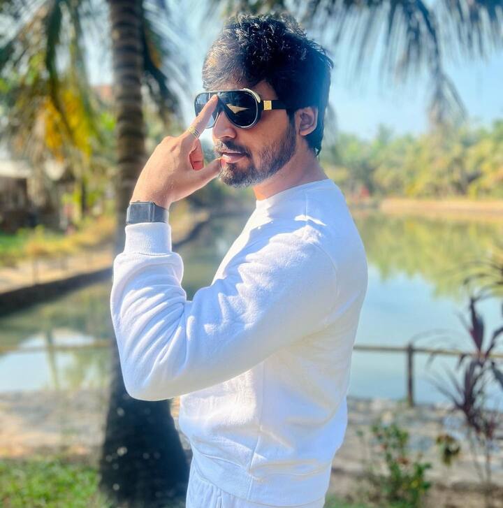 వాస్తవానికి రిషి కోసమే చాలామంది అమ్మాయిలు ఈ సీరియల్ చూస్తుంటే... అబ్బాయిలు తన స్టైల్ ఫాలో అయ్యేందుకు చూస్తున్నారని టాక్.