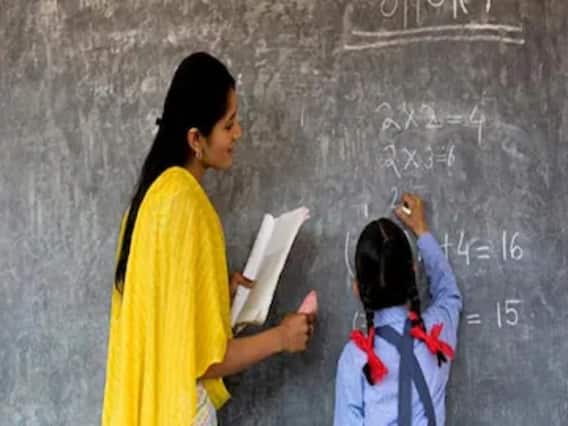 Nagpur ZP : जिल्हा परिषद नेमणार 50 कंत्राटी शिक्षक; भरती रखडल्याने सेस फंडातून 28 लाखाची तरतूद Nagpur ZP : जिल्हा परिषद नेमणार 50 कंत्राटी शिक्षक; भरती रखडल्याने सेस फंडातून 28 लाखाची तरतूद