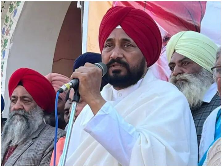 Punjab Election 2022: विवादित टिप्पणी पर बुरे फंसे सीएम चन्नी, अब बिहार के शख्स ने दर्ज कराया केस Punjab Election 2022 case filed against CM Charanjit Singh Channi in Ludhiana over controverisal statement ann Punjab Election 2022: विवादित टिप्पणी पर बुरे फंसे सीएम चन्नी, अब बिहार के शख्स ने दर्ज कराया केस