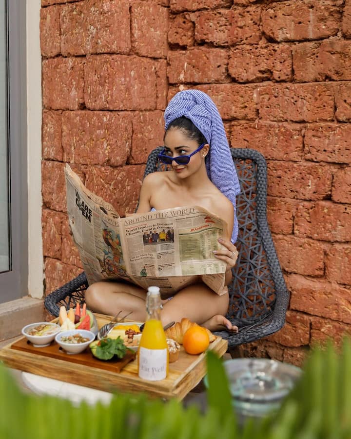 आश्रम (Aashram) में बबिता भाभी का किरदार निभा चुकीं त्रिधा चौधरी (Tridha Choudhury) मनोरंजन जगत का जाना माना नाम हैं. उन्होंने अपनी जबरदस्त परफॉर्मेंस से दर्शकों को इतना प्रभावित किया कि आज वह ओटीटी की चर्चित स्टार भी कही जाती हैं.