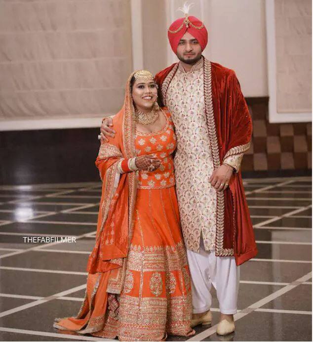 ਮਹਿੰਦੀ ਫੰਕਸ਼ਨ ਦੇ ਕਈ ਵੀਡੀਓਜ਼ ਵੀ ਵਾਇਰਲ ਹੋ ਰਹੇ ਹਨ। ਜਿਸ 'ਚ ਉਹ ਰਾਖੀ ਸਾਵੰਤ ਅਤੇ ਡੋਨਾਲ ਨਾਲ ਡਾਂਸ ਕਰਦੀ ਨਜ਼ਰ ਆ ਰਹੀ ਹੈ।