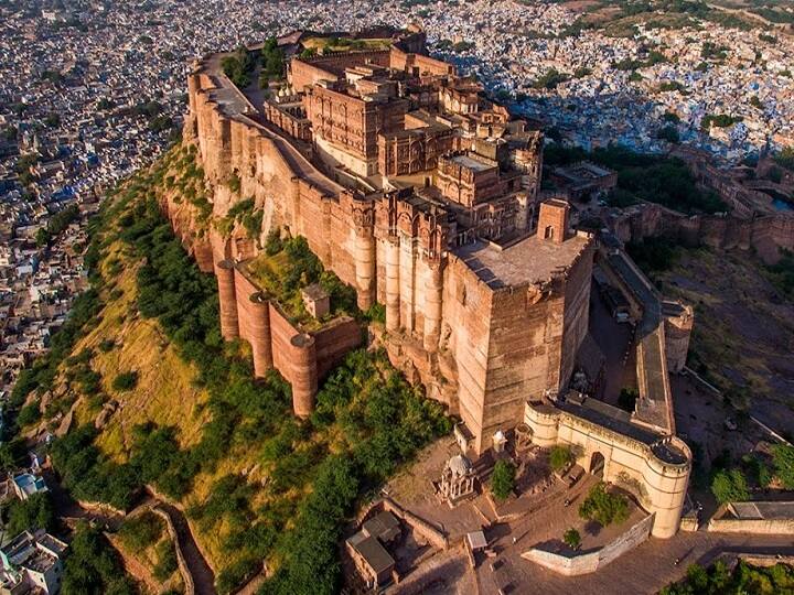 जोधपुर: मेहरानगढ़ किला शानदार वास्तुकला और इतिहास के कारण खास स्थान रखता है. इसे राजस्थान के सबसे शानदार किलों में से एक माना जाता है. ये किला 125 मीटर की ऊंचाई पर स्थित है.