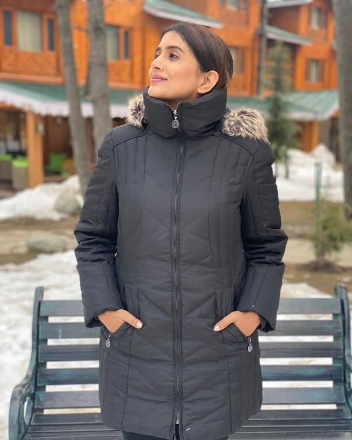 तिने बर्फात खेळतानाचे तिचे फोटो सोशल मीडियाद्वारे शेअर केलेत.   (Photo:@sonalikul/IG)