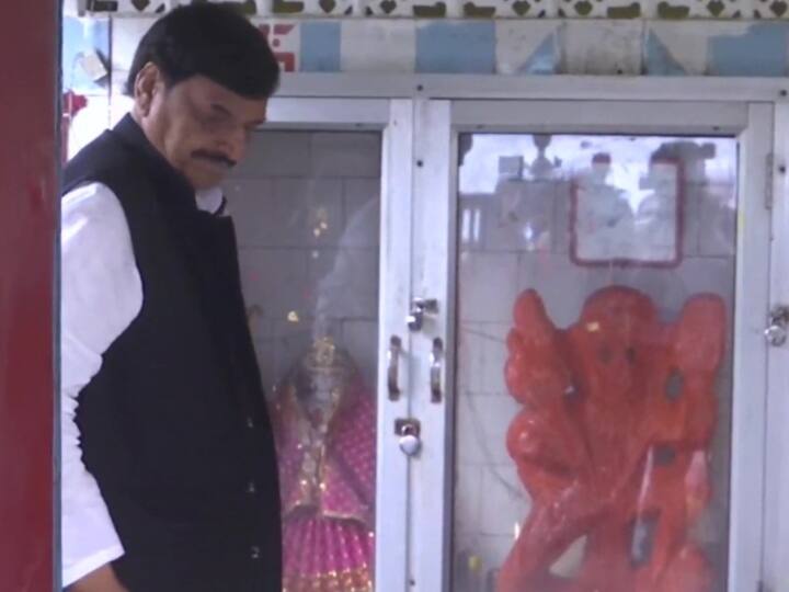 इसी चरण में सपा प्रमुख अखिलेश यादव के चाचा शिवपाल यादव की जयवंतनगर सीट पर मतदान हो रहा है. शिवपाल यादव ने मतदान से पहले शिव मंदिर में जाकर पूजा अर्चना की.