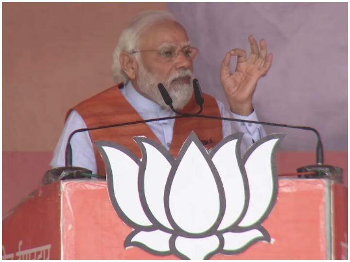 UP Polls PM Modi's attacked Akhilesh in Hardoi some people fight even with the family for power हरदोई में अखिलेश पर पीएम मोदी का हमला, कहा- सत्ता के लिए परिवार से भी लड़ जाते हैं कुछ लोग, जात-पात के नाम पर बो रहे जहर