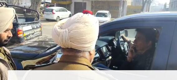 Punjab Elections 2022: ਅਦਾਕਾਰ ਸੋਨੂੰ ਸੂਦ ਦੀ ਕਾਰ ਮੋਗਾ ਪੁਲਿਸ ਨੇ ਕੀਤੀ ਜ਼ਬਤ, ਘਰ ਰਹਿਣ ਦੇ ਦਿੱਤੇ ਨਿਰਦੇਸ਼ Punjab Elections 2022: ਅਦਾਕਾਰ ਸੋਨੂੰ ਸੂਦ ਦੀ ਕਾਰ ਮੋਗਾ ਪੁਲਿਸ ਨੇ ਕੀਤੀ ਜ਼ਬਤ, ਘਰ ਰਹਿਣ ਦੇ ਦਿੱਤੇ ਨਿਰਦੇਸ਼