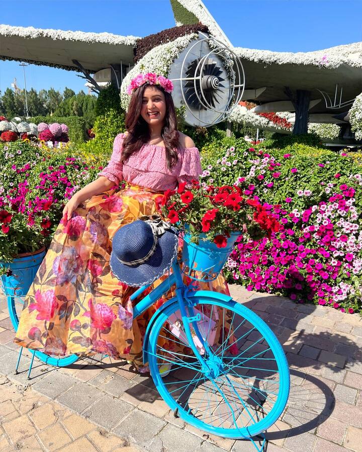 সামনেই নতুন ছবির শ্যুটিং। তবে এখনও আনুষ্ঠানিক ঘোষণা না হওয়ায় সেই ছবি নিয়ে মুখ খুলতে নারাজ নায়িকা। তবে তার আগে ছুটি কাটিয়ে শহরে ফিরতে চান তিনি।