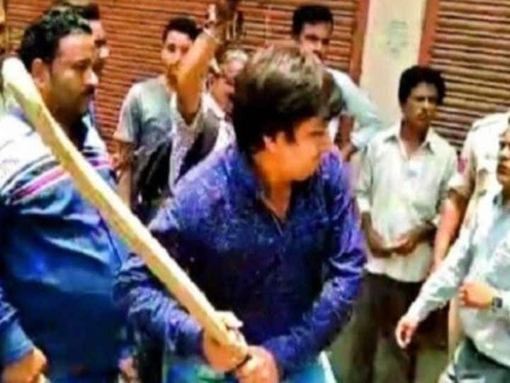 indore municipal officer was beaten by mla akash vijayvargiya now change is statement in court ANN Indore: Akash Vijayvargiya बैटकांड मामले में नया मोड़, शिकायत करने वाले अधिकारी ने कहा- नहीं देखा किसने मारा