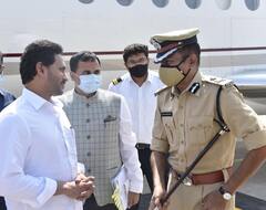 In Pics: కడపలో సీఎం జగన్ టూర్, డిప్యూటీ సీఎం కుమార్తెకు పెళ్లికి హాజరు