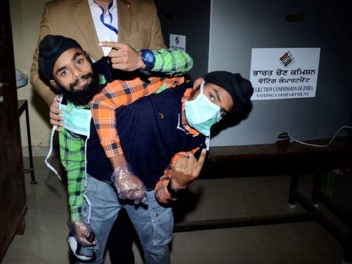 Punjab Elections: Know How Conjoined Twins In Amritsar Mantained Their Vote Secrecy From Each Other Punjab Elections: Know How Conjoined Twins In Amritsar Mantained Their Vote Secrecy From Each Other