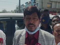 Ramdas Athawale : हे सरकार तूर्तास तरी पडणार नाही, पाडायचं असतं तर मग... : रामदास आठवले