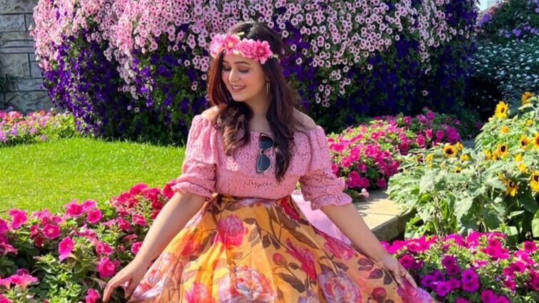 Ritabhori Chakraborty: Actress Ritabhori Chakraborty shares photos in a flower garden from her Dubai Trip Ritabhori Chakraborty: দুবাইয়ের ফুলের বাগানে সময় কাটাতে ঋতাভরী বাছলেন ফ্লোরাল গাউন, টিয়ারা