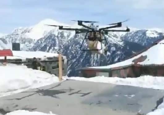 Indian Army Supplying Corona Vaccine via Drone in Remote mountain area video getting viral बर्फ से ढके पहाड़ी इलाकों में वैक्सीन पहुंचाने के लिए सेना का जुगाड़, ड्रोन से कर रहे सप्लाई