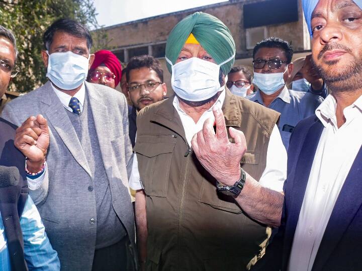 पूर्व सीएम कैप्टन अमरिंदर सिंह ने पटियाला में वोट डालने के बाद सिद्धू पर हमला बोला. उन्होंने कहा,