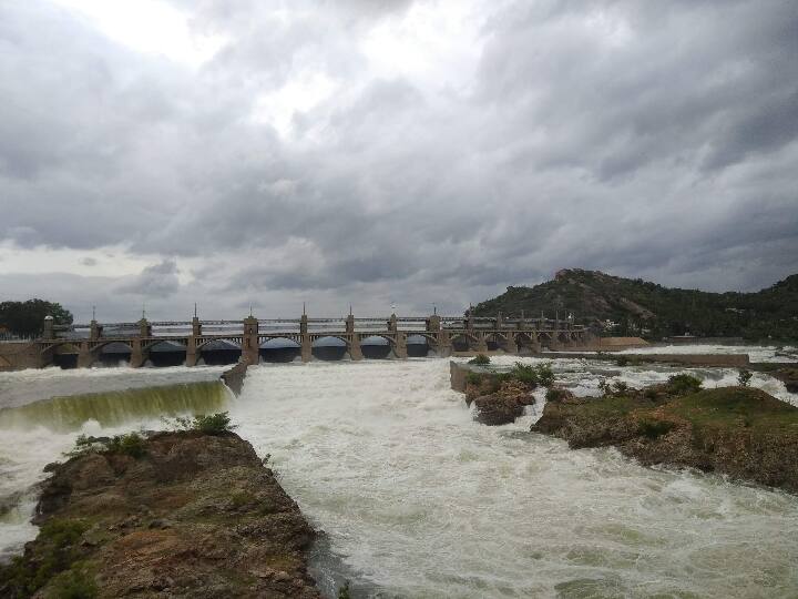 The Mettur dam water level is 206 cubic feet for the third day in a row. மேட்டூர் அணையின் நீர் வரத்து மூன்றாவது நாளாக 206 கன அடியாக நீடிப்பு..