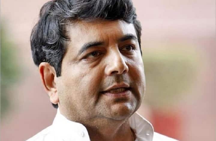 कांग्रेस पार्टी के साथ अपनी राजनीति शुरू करने वाले आरपीएन सिंह अब बीजेपी में हैं. वह पडरौना रियासत के राजा है. राजघराने से संबंध रखने वाले आरपीएन सिंह ने राजपरिवार से बाहर शादी की है. उनकी पत्नी सोनिया सिंह पत्रकार हैं.