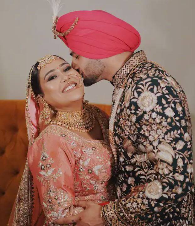ਅਫਸਾਨਾ ਅਤੇ ਸਾਜ ਦੇ ਵਿਆਹ 'ਚ ਉਸ ਦੇ ਬਿੱਗ ਬੌਸ 15 ਦੇ ਕਈ ਦੋਸਤਾਂ ਨੇ ਵੀ ਸ਼ਿਰਕਤ ਕੀਤੀ। ਉਸ ਨੇ ਵਿਆਹ 'ਚ ਕਾਫੀ ਮਸਤੀ ਕੀਤੀ ਹੈ। ਵਿਆਹ 'ਚ ਰਾਖੀ ਸਾਵੰਤ, ਅਕਸ਼ਰਾ ਸਿੰਘ, ਡੋਨਾਲ ਬਿਸ਼ਟ, ਹਿਮਾਂਸ਼ੀ ਖੁਰਾਣਾ ਸਮੇਤ ਕਈ ਸੈਲੇਬਸ ਪਹੁੰਚੇ ਹਨ।