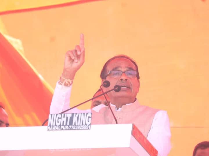 'Will Not Tolerate': MP CM Shivraj Chouhan Announces Suspension Of 2 Officials For Negligence At Function. WATCH 'Will Not Tolerate': MP CM Shivraj Chouhan Announces Suspension Of 2 Officials For Negligence At Function. WATCH