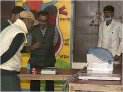 UP Election 2022: यूपी में 16 जिलों की 59 सीटों पर मतदान जारी, 627 उम्मीदवारों की किस्मत EVM में होगी कैद