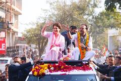 In Photos: रायबरेली में प्रियंका गांधी ने कांग्रेस प्रत्याशी के समर्थन में निकाला रोड शो, सड़कों पर उमड़ी समर्थकों की भीड़, देखें तस्वीरें