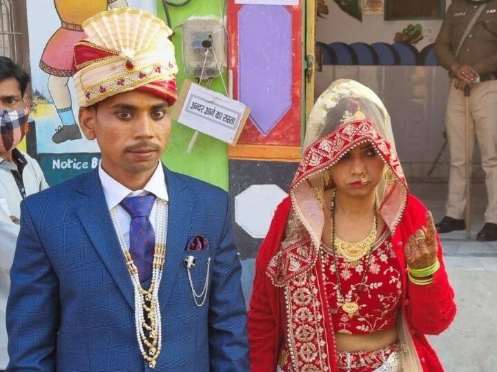 UP Polls 2022: Newly-Wed Bride Casts Her Vote In Firozabad Before Leaving For In-Laws' Home UP Polls 2022: Newly-Wed Bride Casts Her Vote In Firozabad Before Leaving For In-Laws' Home