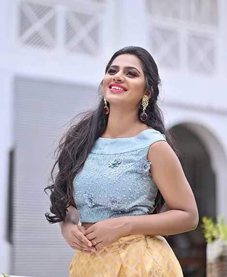 அடிப்படையில் இவர் ஒரு வழக்கறிஞர்