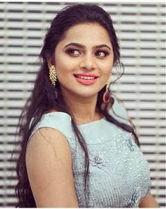 Anbe Vaa Heroine : அன்பே வா சீரியல் ஹீரோயினா இது...? டெல்னா டேவிசின் அசத்தும் கிளிக்ஸ்..!