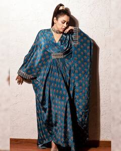 Rupali Ganguly Photos: रुपाली गांगुली ने ब्लू गाउन में कराया बेहद ग्लैमरस फोटोशूट, अनुपमा बनीं बेब