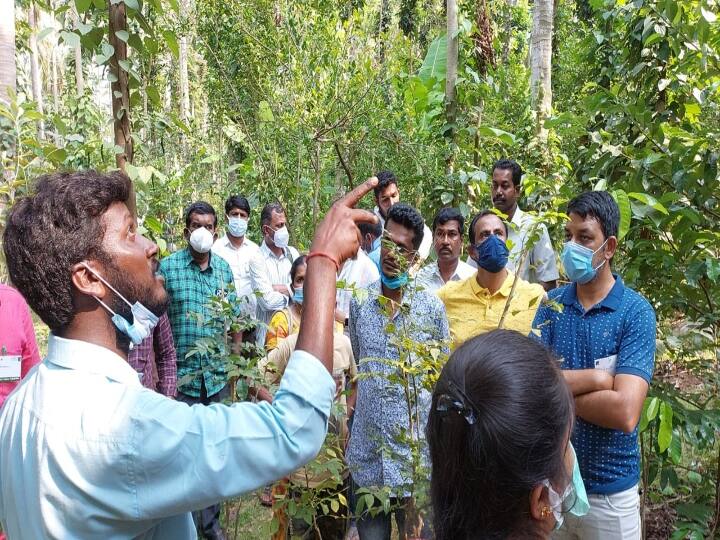 farmers meeting in Cultivation of pepper pollachi மிளகு சாகுபடி செய்து ஏக்கருக்கு 5 லட்சம் சம்பாதிக்கலாம்! ஐடியா கொடுக்கும் விவசாயிகள்!