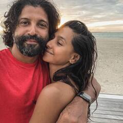 Shibani Dandekar से पहले इन अदाकाराओं के भी दिल के तार फिल्म डायरेक्टर्स संग जुड़े, प्यार चढ़ा परवान तो बनीं दुल्हनिया