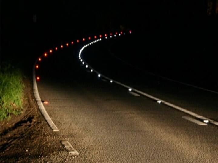 Road Reflectors: How road reflectors light up in the night how does it work Road Reflectors: சாலையில் பொறிக்கப்பட்டுள்ள ரோடு ரிஃப்லெக்டர்ஸ் எப்படி செயல்படும் தெரியுமா?