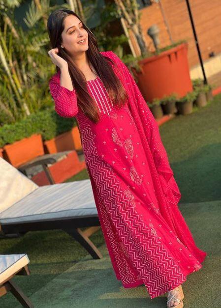 આ એક્ટ્રેસ પહેલા હતી એર હોસ્ટેસ,જુઓ તેની ગોર્જિયશ તસવીરો