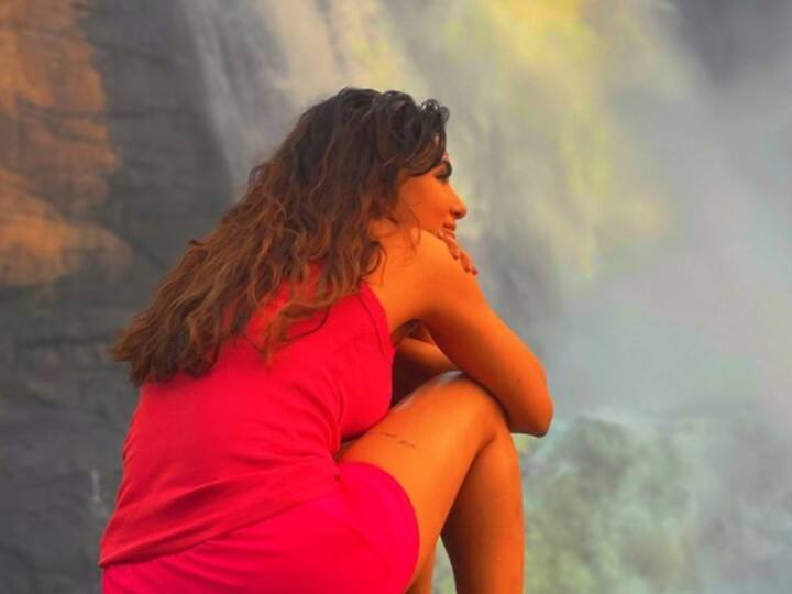Samantha Prabhu Finds Tranquility In Meditation, Shares PIC From Kerala Falls Samantha Prabhu Finds Tranquility In Meditation, Shares PIC From Kerala Falls