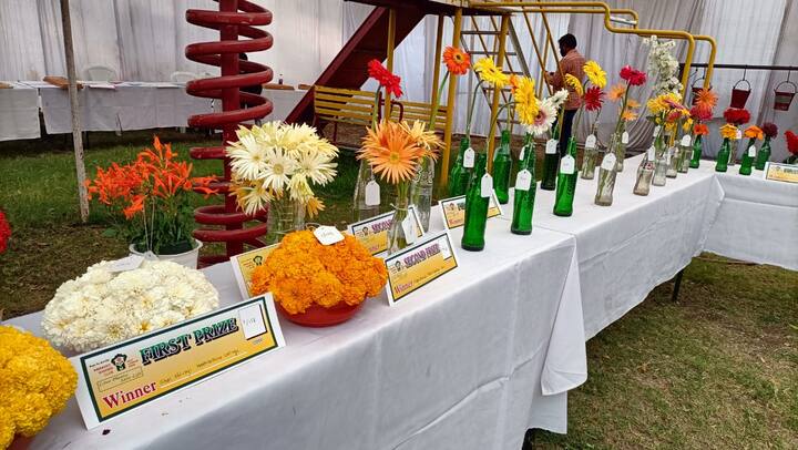 ही पुष्पप्रदर्शनासह एक स्पर्धा असल्याचं आयोजक सांगतात.