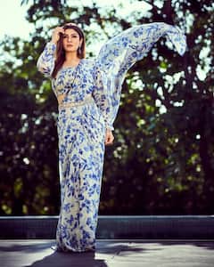 47 की उम्र में फ्लोरल प्रिंट साड़ी पहन रवीना टंडन ने बरपाया कहर, कजरारी आंखों को देख फैंस हुए दीवाने