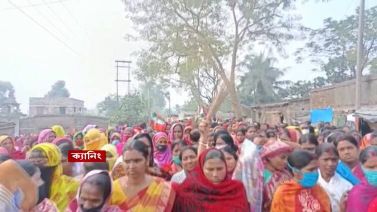 South 24 Parganas Canning TMC women organisation holds protest alleging Saokat Molla could be killed Canning News: খুনের পরিকল্পনা সওকতকে! বঁটি -ঝাঁটা নিয়ে রাস্তায় তৃণমূল, কড়া শাস্তির দাবি
