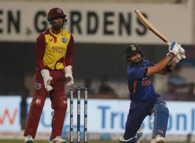 স্টিভ স্মিথ, জো রুট, কেন উইলিয়ামসন, রোহিত শর্মার পাশাপাশি বিরাটও বর্তমানে বিশ্বের অন্যতম সেরা ব্যাটসম্যান। তাঁর রেকর্ড অন্যদের চেয়ে এগিয়ে রেখেছে। অধিনায়ক হিসেবেও বিরাটের রেকর্ড উজ্জ্বল। ছবি সৌজন্যে https://www.instagram.com/virat.kohli/