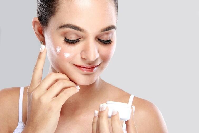 skin-care tips night cream benefits use night cream before sleeping get skin benefits Skin Care Tips: સૂતા પહેલા રાત્રે નાઇટ ક્રિમ લગાવાના છે અનેક ફાયદા, થશે આ ફાયદો