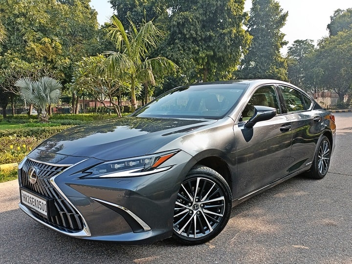 New Lexus ES300h Facelift Review Hybrid luxury Sedan Gives 17 Kmpl petrol electric car self charging vehicle New Lexus ES300h Facelift Review: Know What This Hybrid Sedan Offers In Quality And Looks