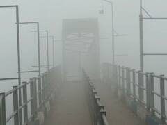 West Bengal Fog : শীতের বিদায়বেলায় কুয়াশা যখন ...
