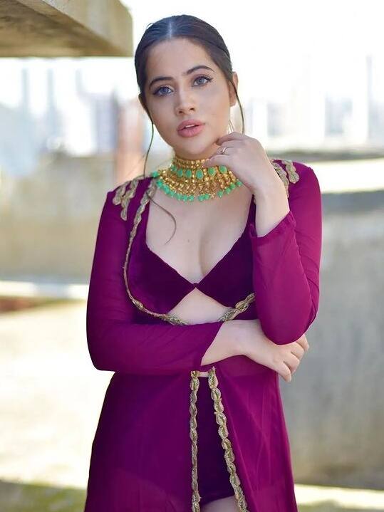 जब सुसाइड के लिए गाड़ी के सामने कूद गई थीं Urfi Javed