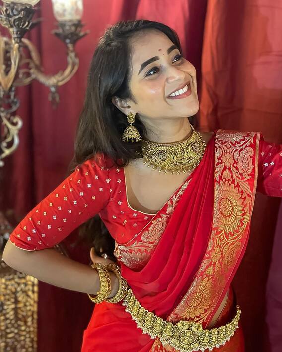 Deepthi Sunaina: దీప్తి సునయన కన్నుగీటితే ఫ్యాన్స్ పడిపోవాల్సిందే