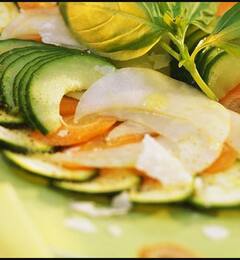 गर्मी में तेल मसाले वाला खाना पसंद नहीं तो खाएं ये सलाद, मिलेगा भरपूर स्वाद और रहेंगे सेहतमंद