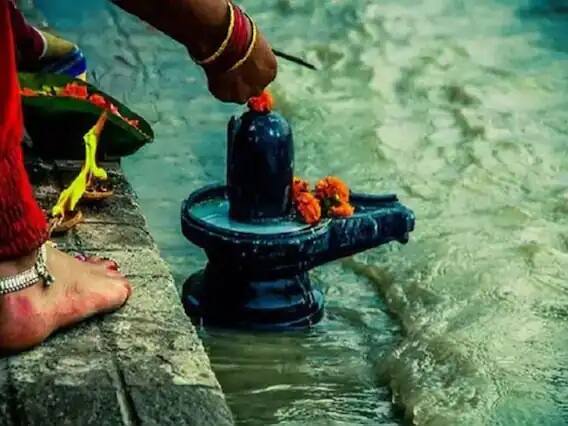 માન્યતા અનુસાર શિવજીને દેશી ઘી અર્પિત કરવાથી વ્યક્તિ બળવાન બને છે.