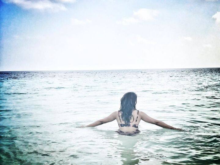 ‘साऊथ क्वीन’ अभिनेत्री समंथा रूथ प्रभू (Samantha Ruth Prabhu) सध्या तिच्या ‘पुष्पा’ चित्रपटातील गाण्यामुळे प्रचंड चर्चेत आहे. या गाण्याने समंथाच्या करिअरला एक वेगळीच कलाटणी मिळवून दिली आहे.