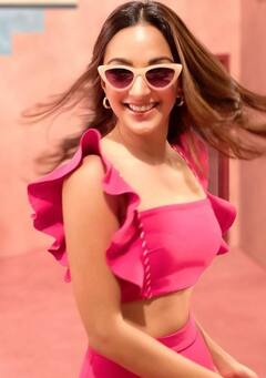 Actress kiara aadvani  | மஞ்சக்காட்டு மைனா..! பாலிவுட் நடிகை கியாரா அத்வானியின் லேட்டஸ்ட் க்ளிக்ஸ்!