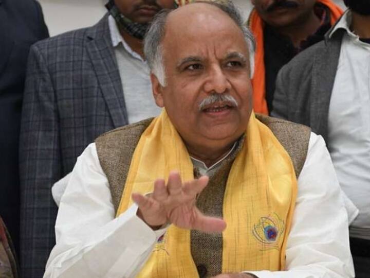 आशुतोष टंडन उर्फ गोपालजी योगी सरकार में शहरी विकास मंत्री हैं. इनकी भी गिनती बीजेपी के तेज तर्रार नेताओं में होती है. यह लखनऊ पूर्वी विधानसभा सीट से ताल ठोक रहे हैं. इस बार इनके सामने सपा के अनुराग भदौरिया खड़े हैं.