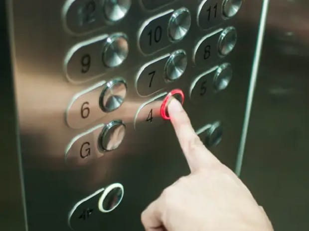 Why Mirror In Lift : லிஃப்ட்களில் கண்ணாடிகள் இருப்பது ஏன் தெரியுமா? அசரவைக்கும் விஷயங்கள்..